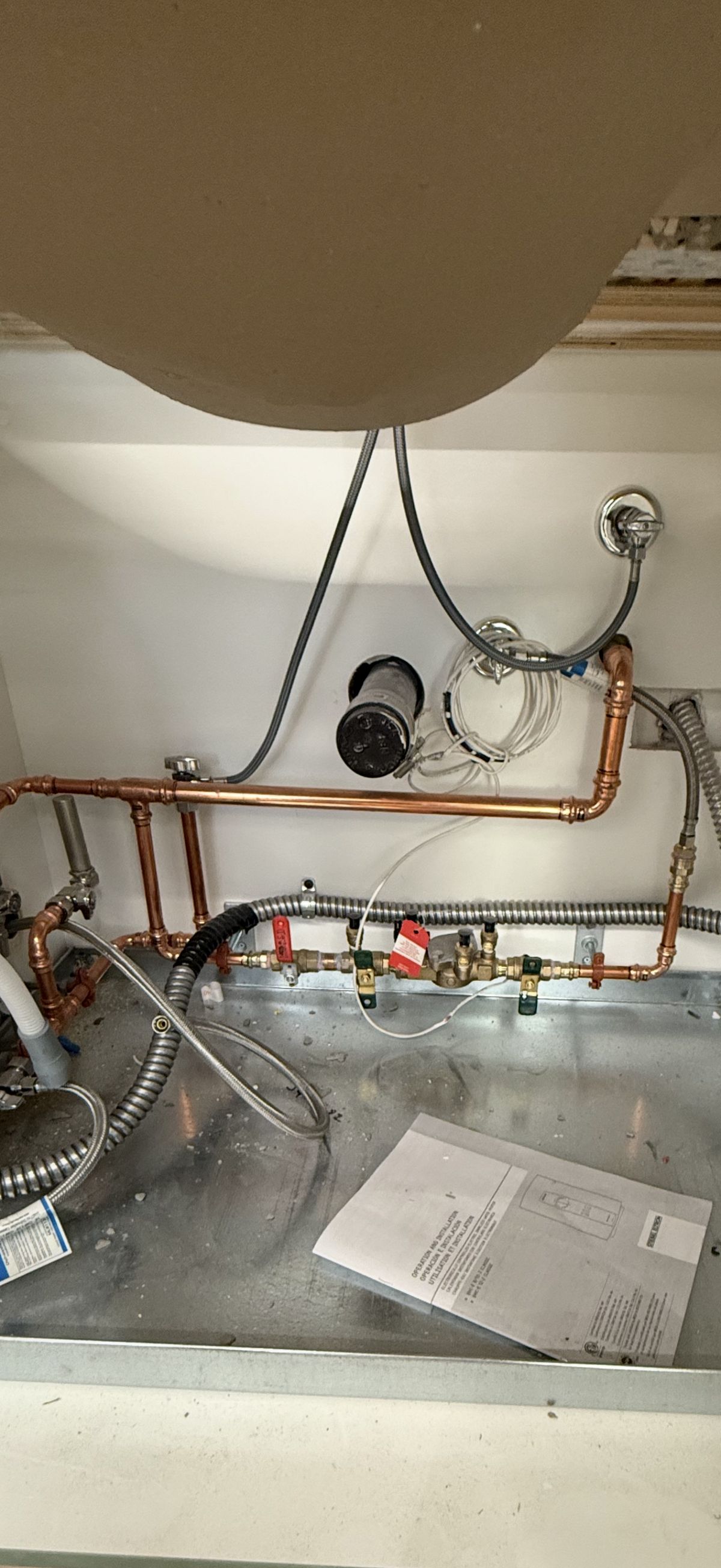 Copper pipe hot water installation